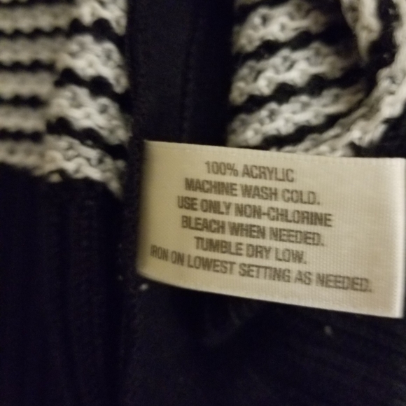 I Heart Ronson Zippered Back Sweater Size M - Picture 4 of 5